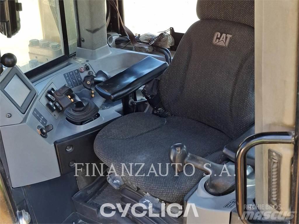 CAT D8T Pásové dozéry