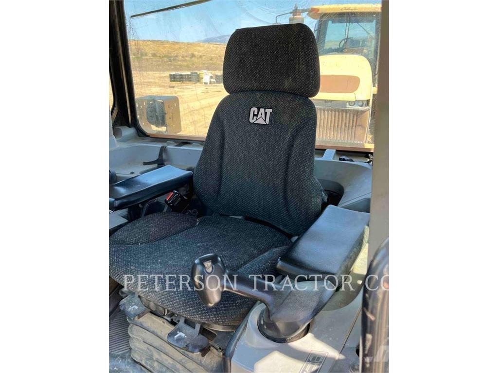 CAT D8T Pásové dozéry