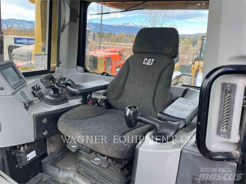 CAT D8T Pásové dozéry