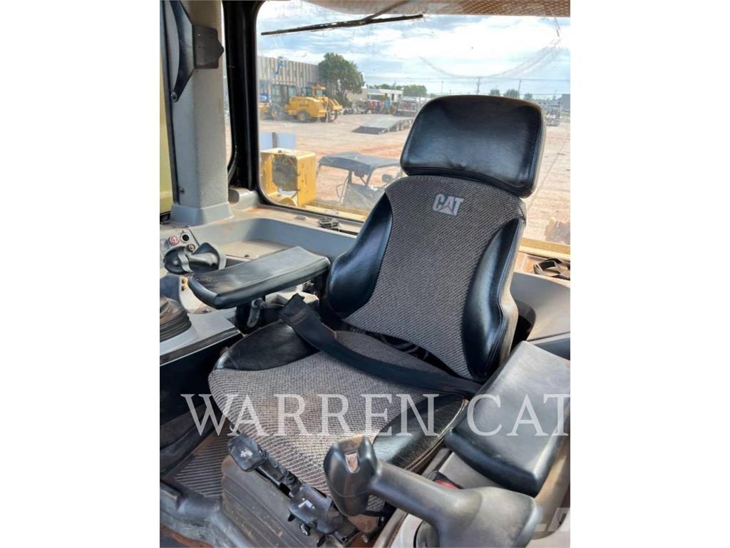 CAT D8T 4XLARO Pásové dozéry