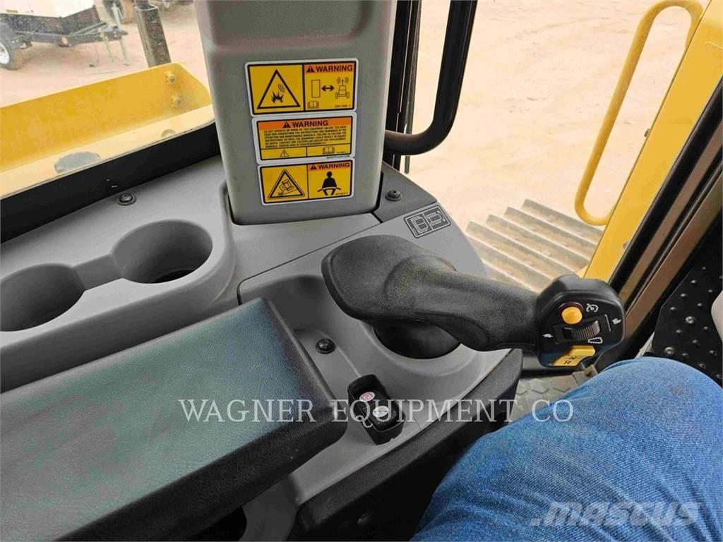 CAT D8T AW Pásové dozéry