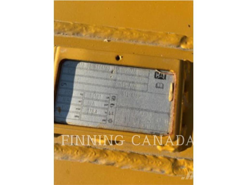 CAT D8T-DB-8A Radlice