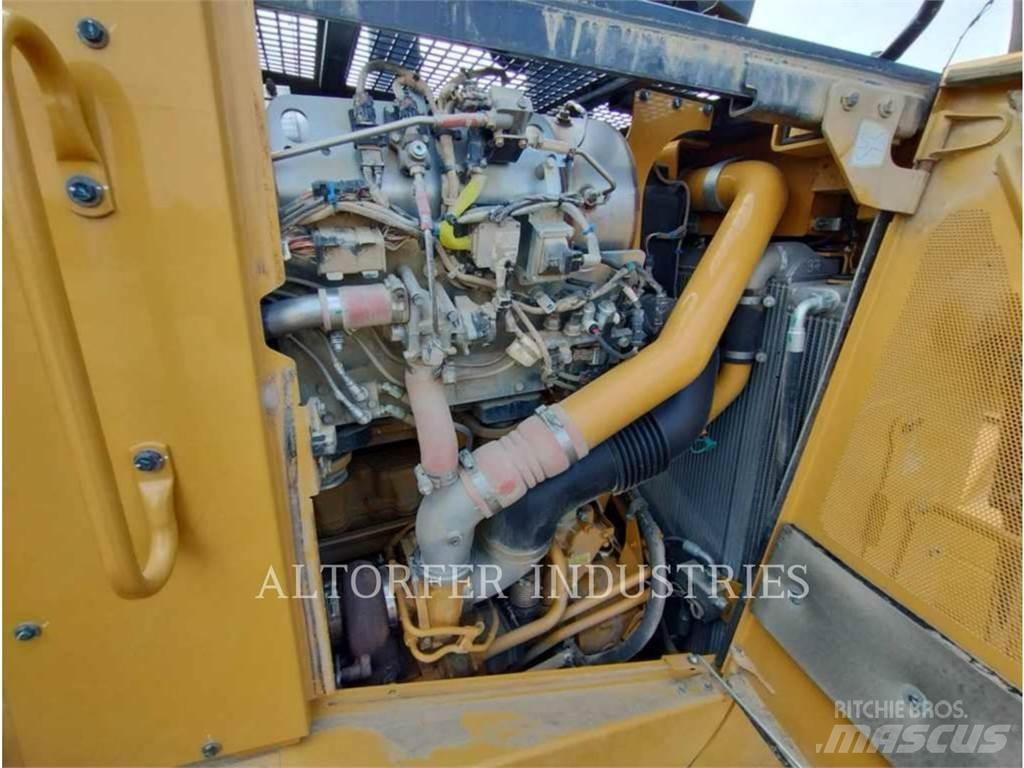 CAT D8T R Pásové dozéry