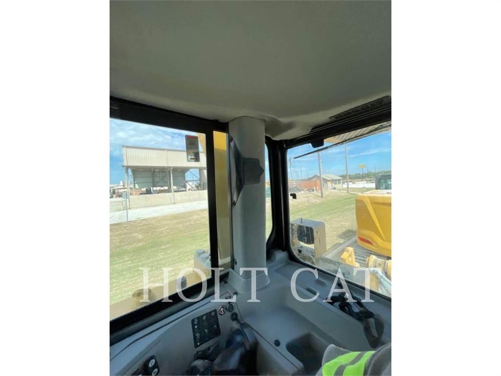 CAT D8T WHA Pásové dozéry