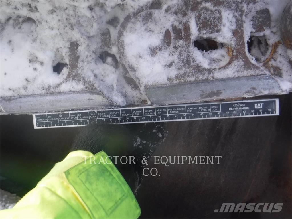 CAT D9 Pásové dozéry