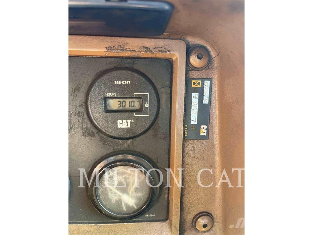 CAT D9N Pásové dozéry