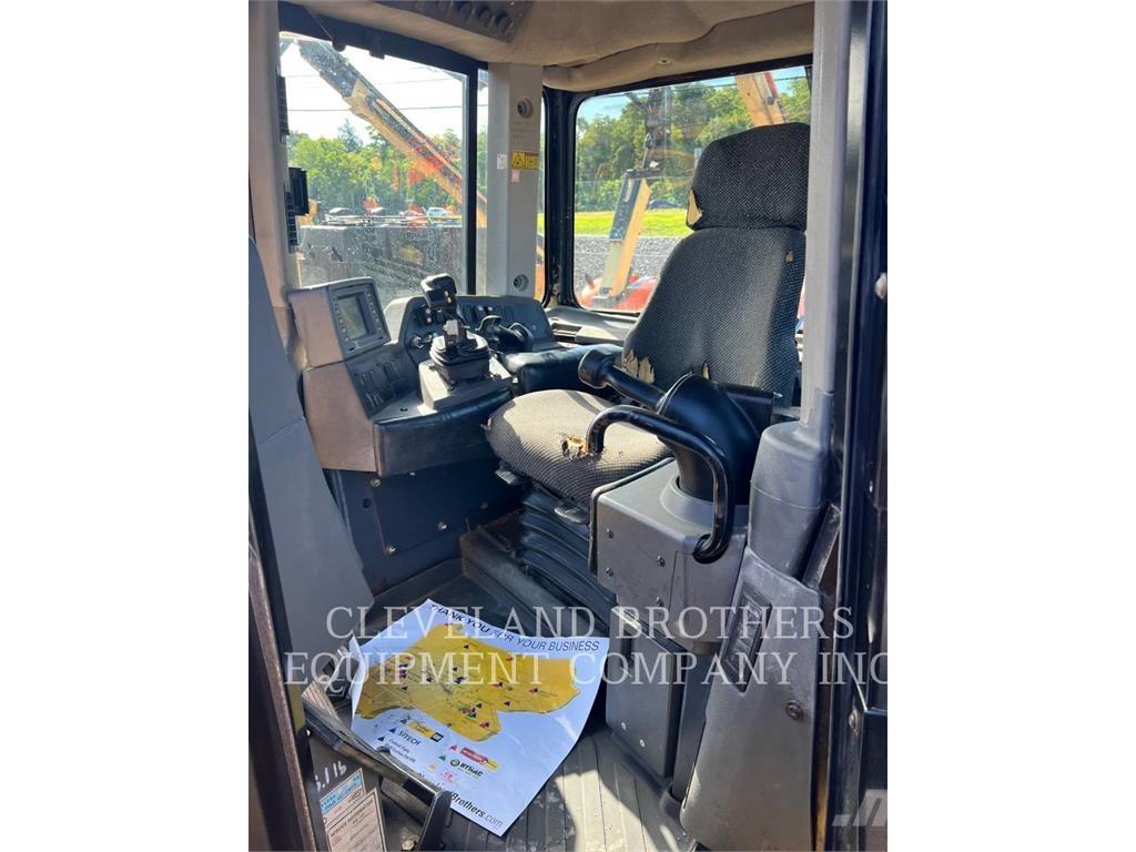 CAT D9T Pásové dozéry