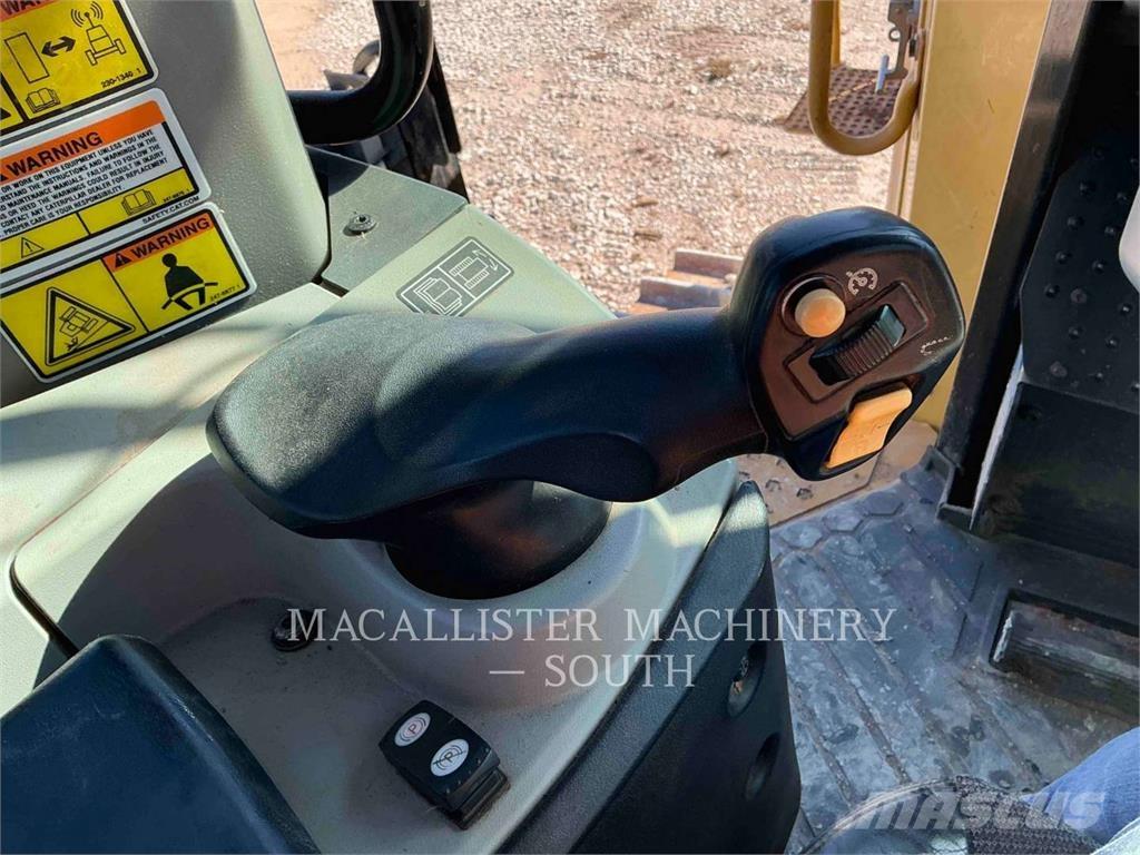 CAT D9T Pásové dozéry