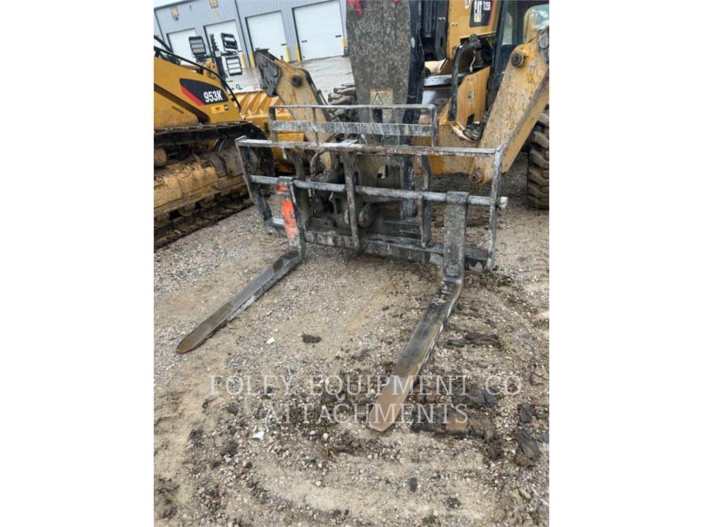 CAT FKTHT72W Teleskopické manipulátory