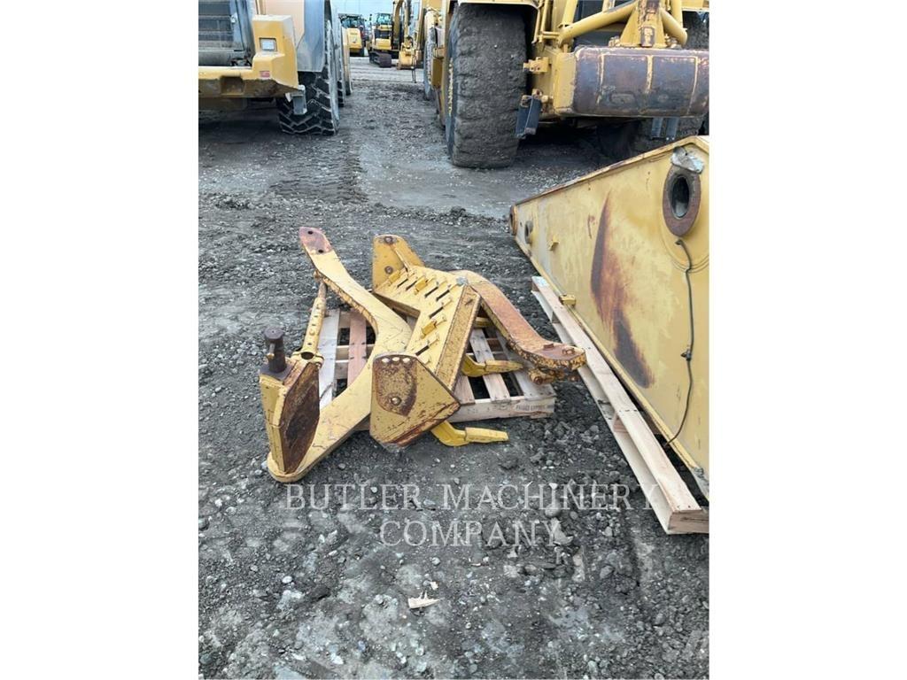 CAT FRONT SCARIFIER Rozrývače