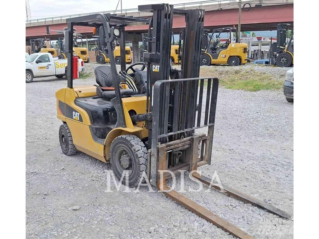 CAT LIFT TRUCKS DP25NM5 Dieselové vozíky