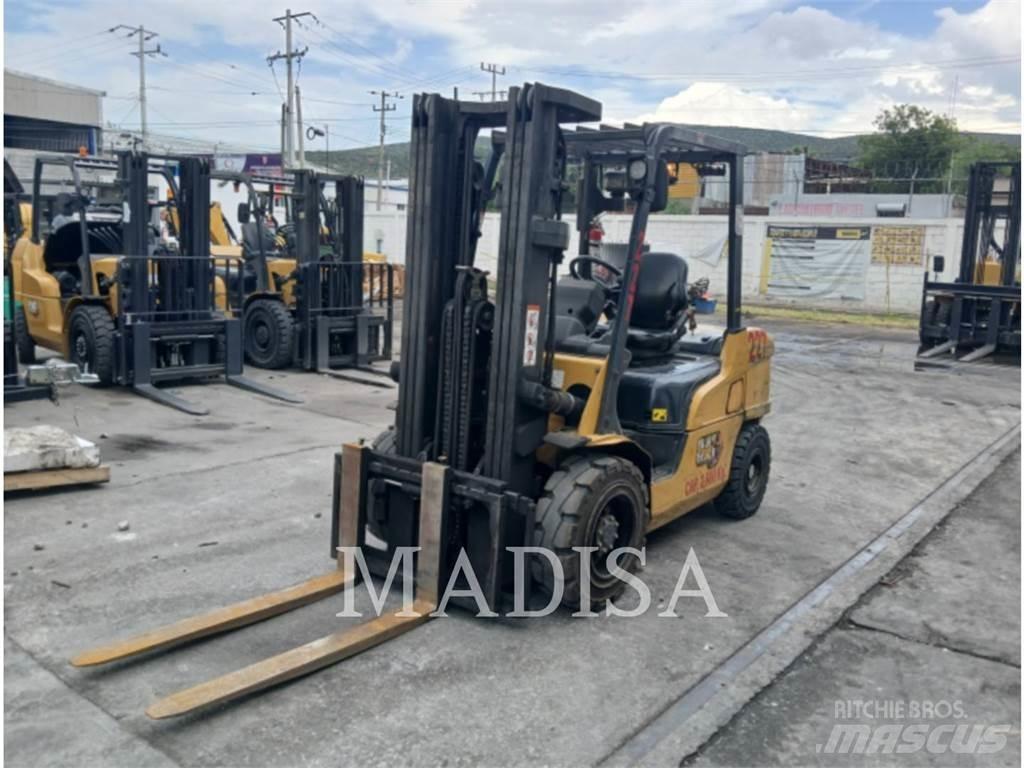 CAT LIFT TRUCKS DP30NM Dieselové vozíky