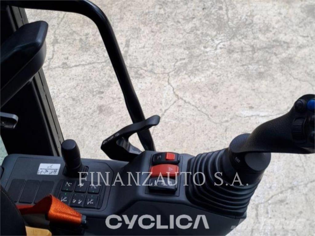 CAT M318 Kolesové rýpadlá