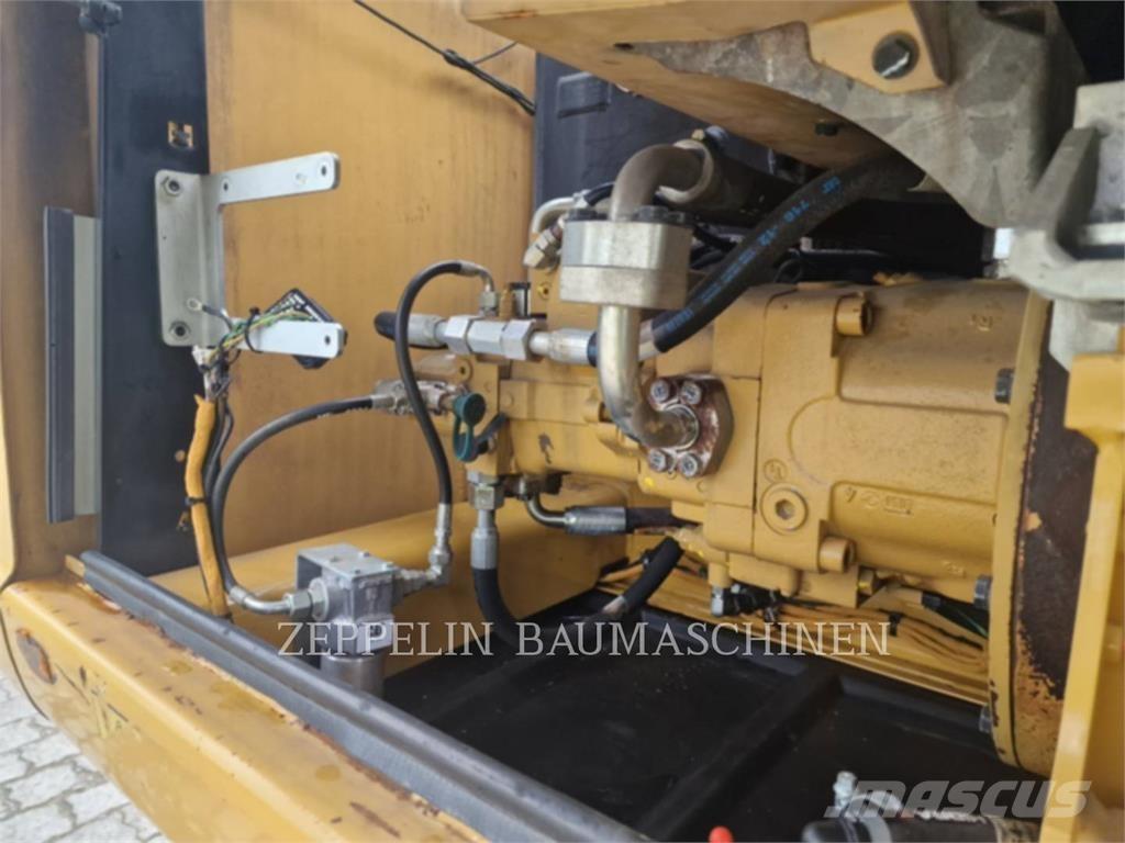 CAT M318D Kolesové rýpadlá