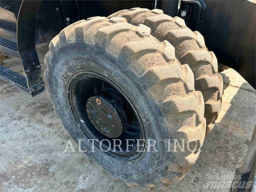 CAT M320 Kolesové rýpadlá