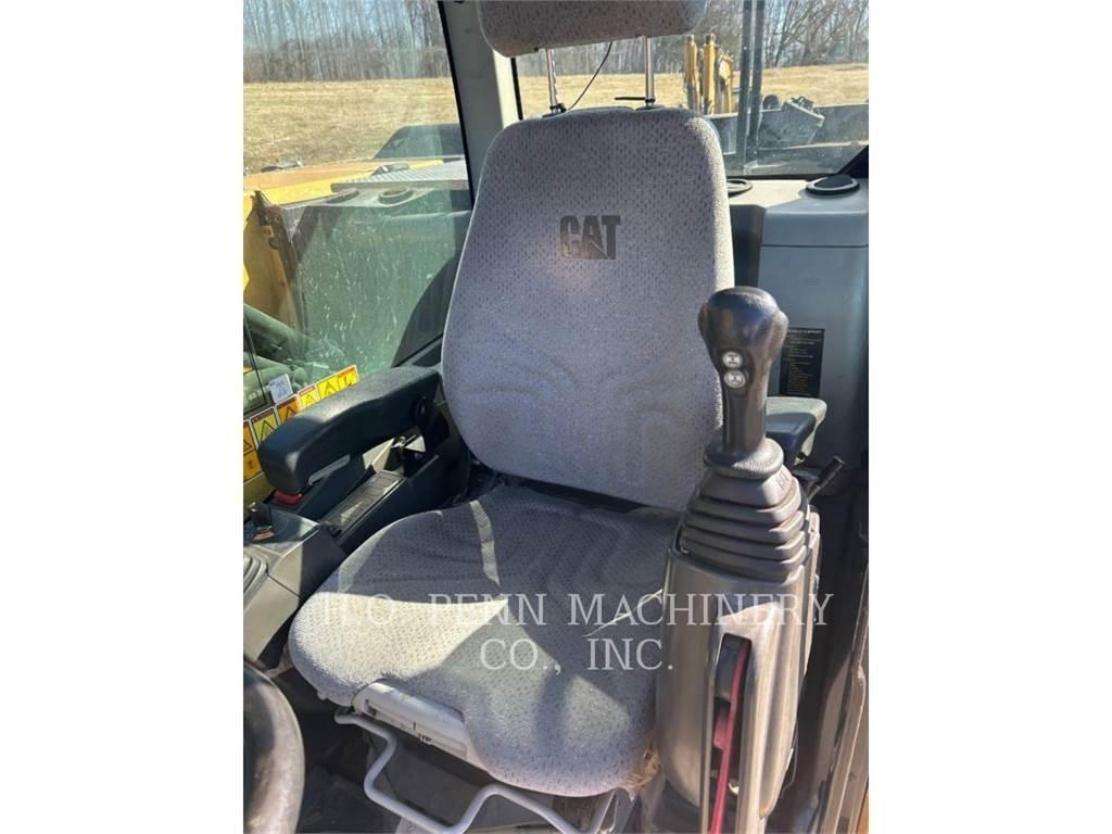 CAT M322F Kolesové rýpadlá