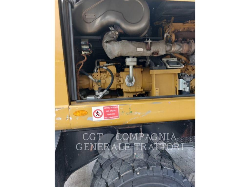 CAT MH3024 Kolesové rýpadlá