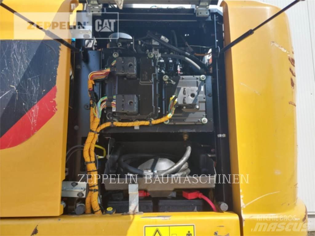 CAT MH3024-06C Demolačné rýpadlá