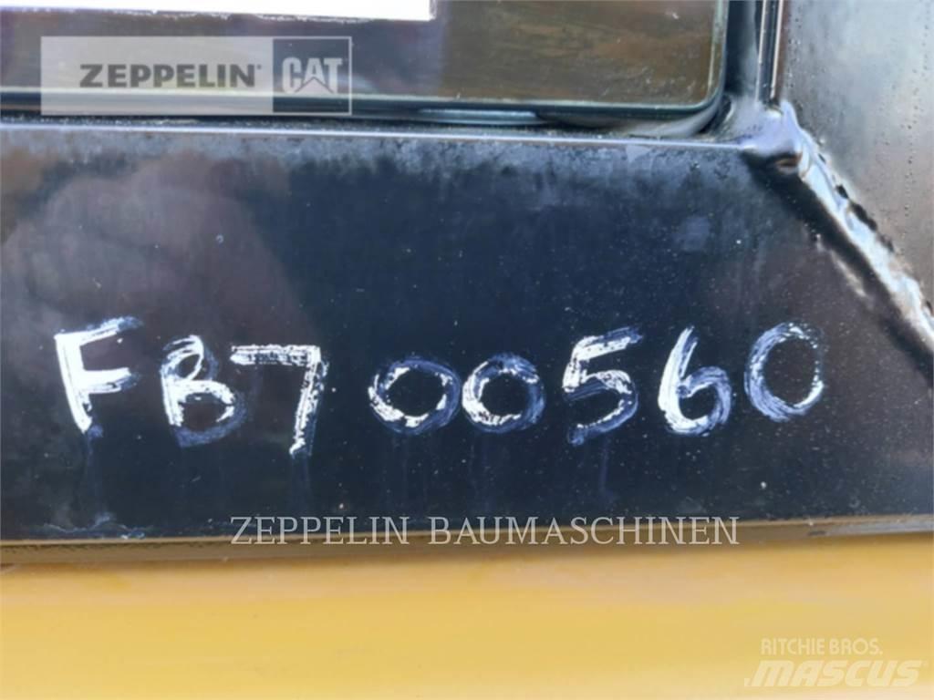 CAT MH3024-06C Demolačné rýpadlá