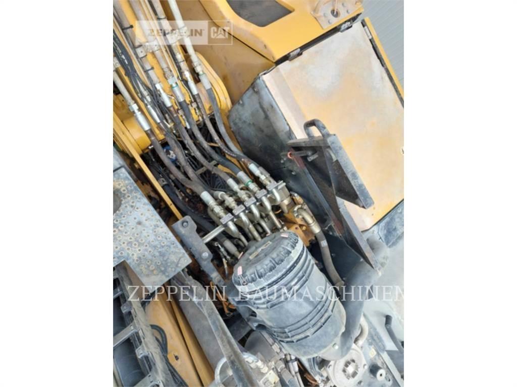 CAT MH3024-06C Demolačné rýpadlá