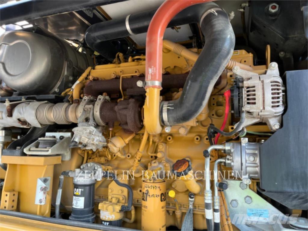 CAT MH3024-06C Demolačné rýpadlá