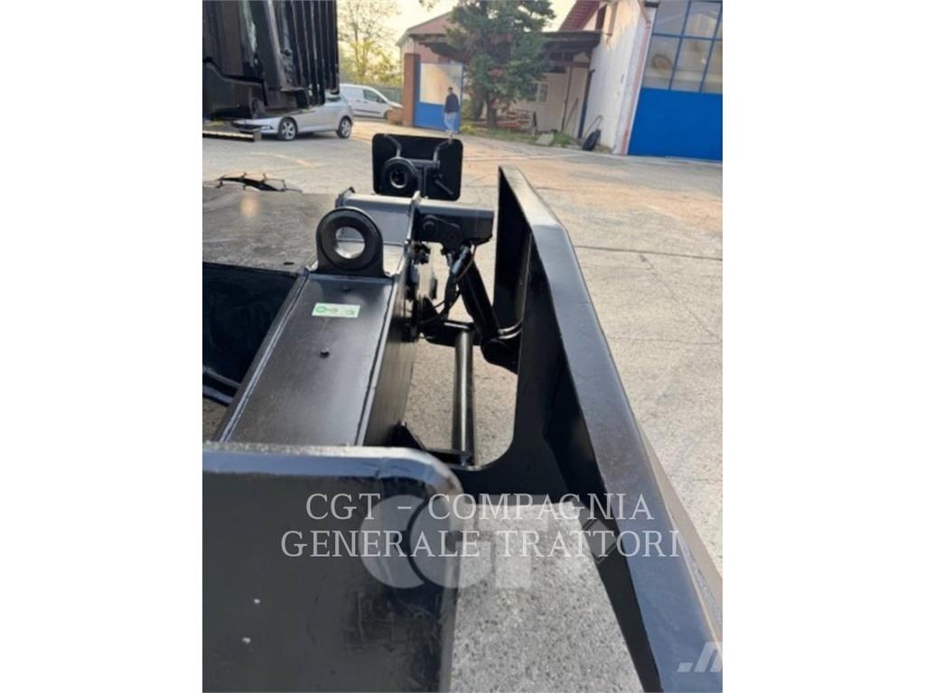 CAT MH3024NG Kolesové rýpadlá