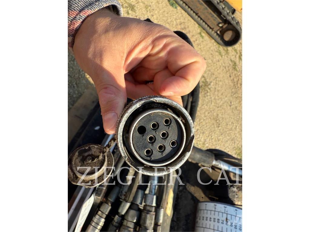 CAT PC205 Šmykom riadené nakladače