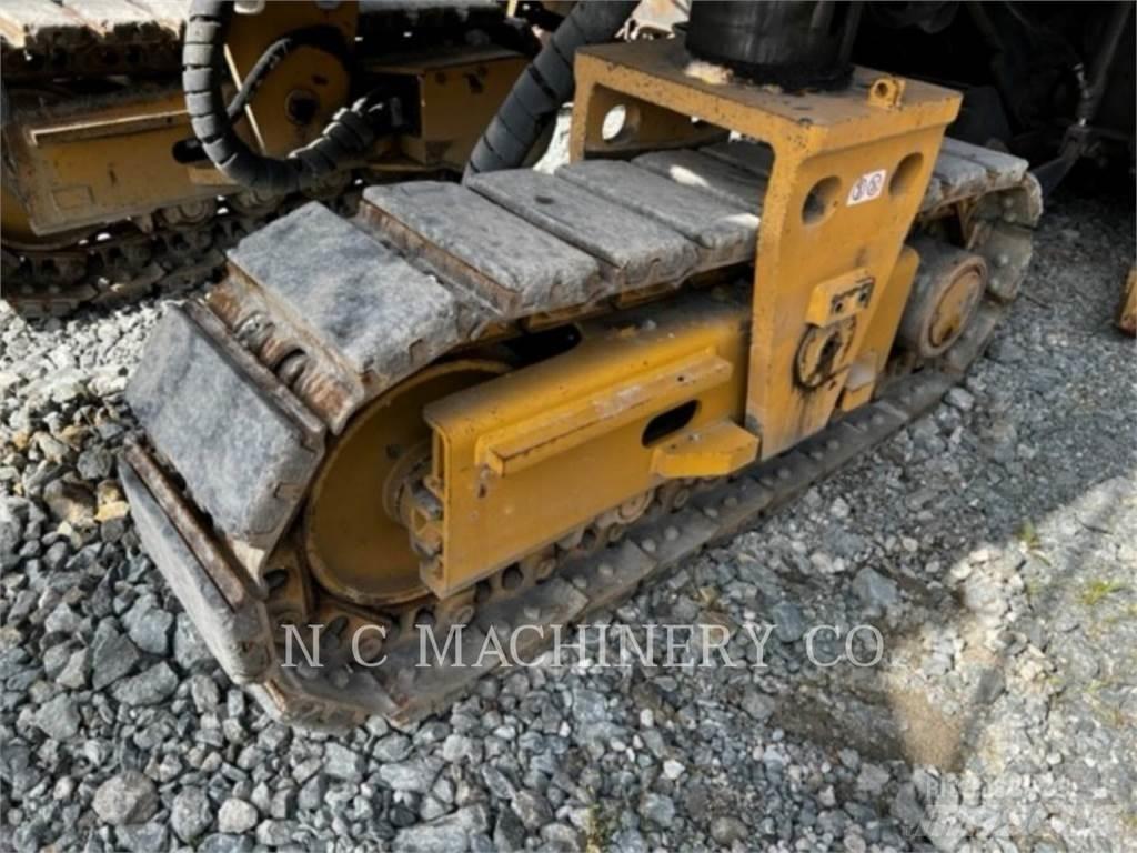 CAT PM825 Finišéry