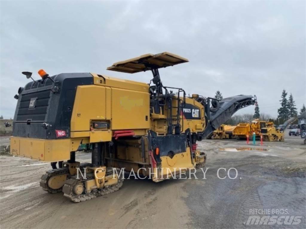 CAT PM825 Finišéry