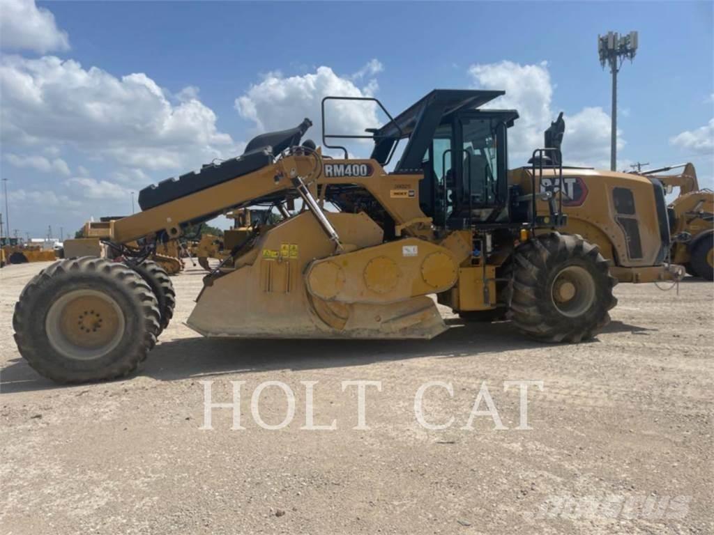 CAT RM400 CAB Kolesové nakladače