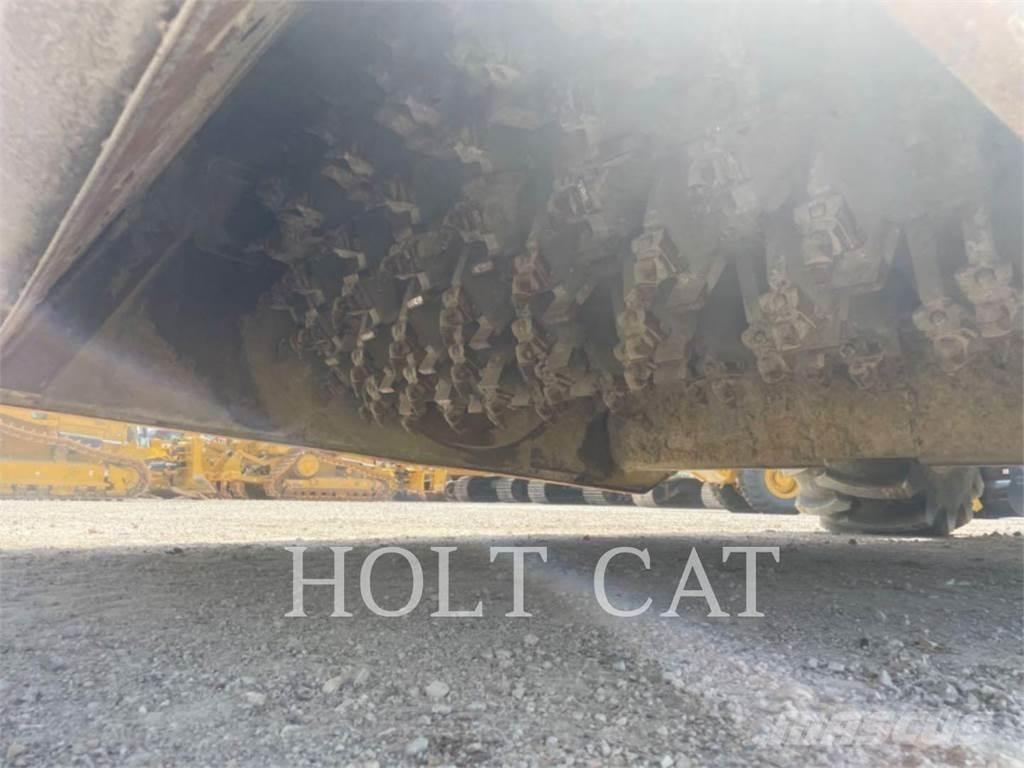 CAT RM400 CAB Kolesové nakladače
