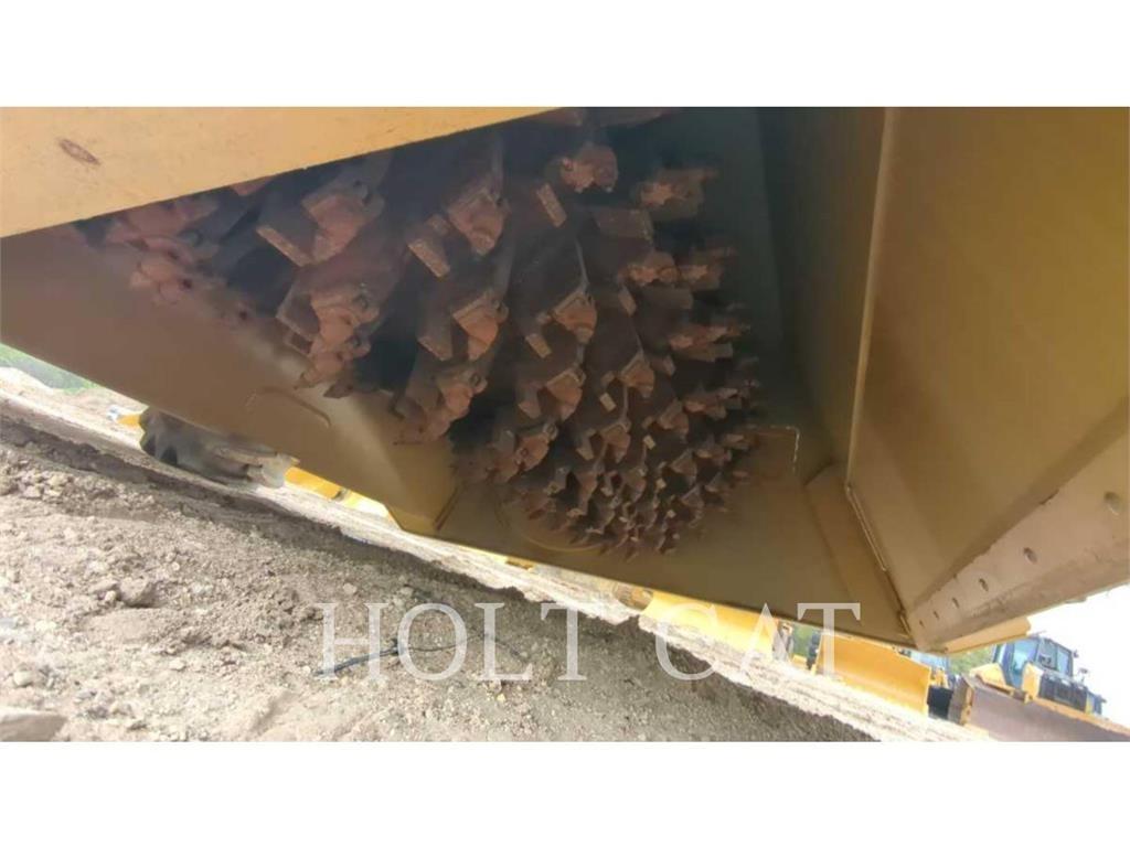 CAT RM400 CAB Recyklovače asfaltu