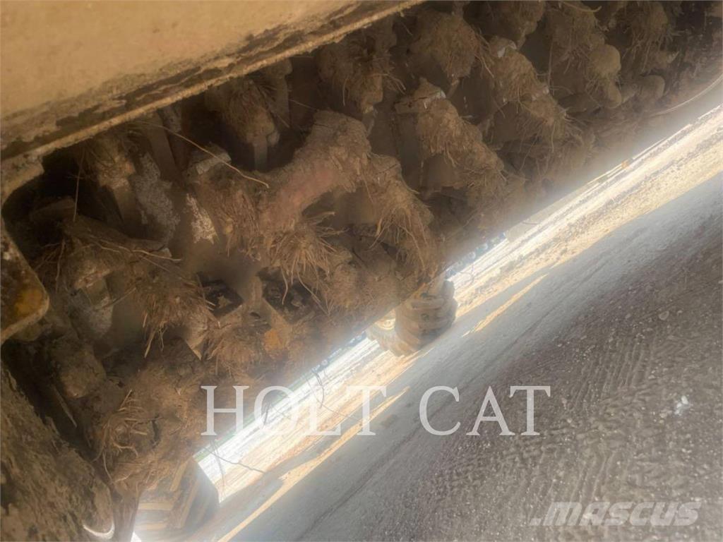 CAT RM400 CAB Recyklovače asfaltu