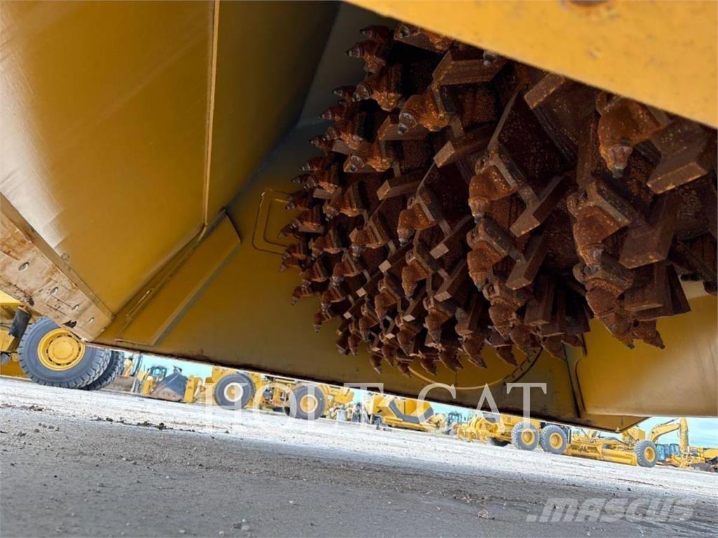 CAT RM400 CAB Recyklovače asfaltu