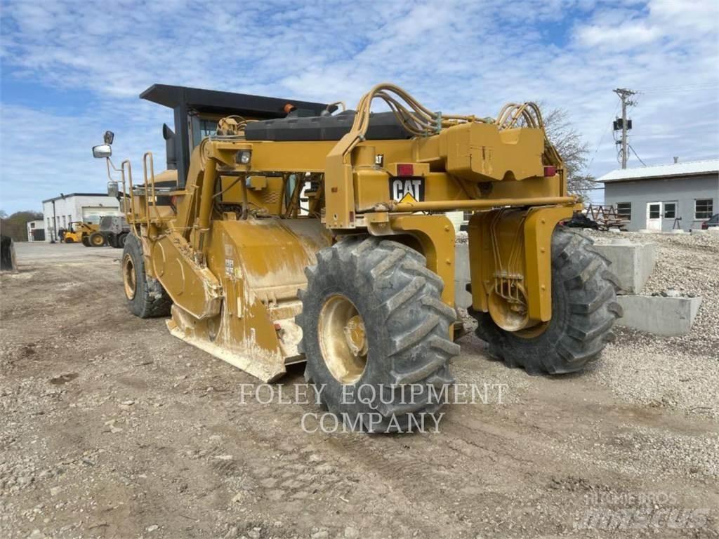 CAT RM500 Finišéry