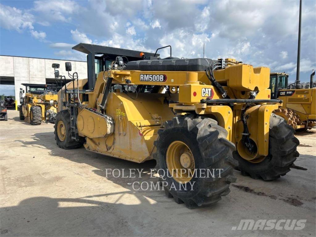 CAT RM500B Finišéry