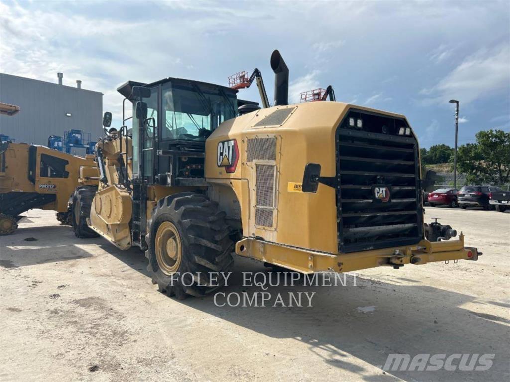 CAT RM500B Finišéry