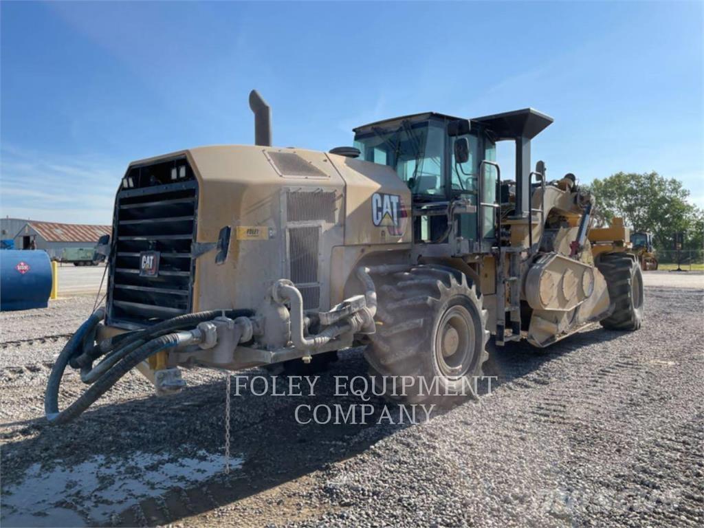 CAT RM500B Finišéry