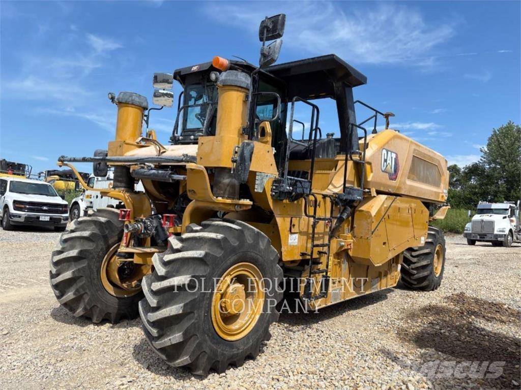 CAT RM600-01 Finišéry