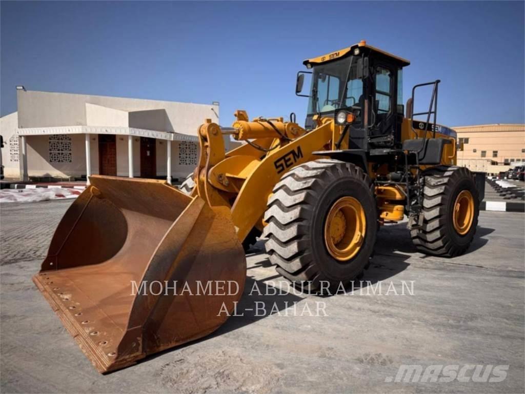CAT SEM660D Kolesové nakladače