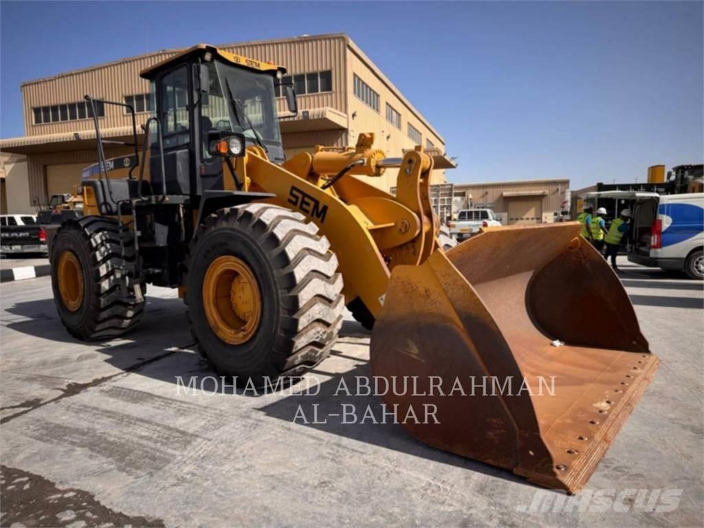 CAT SEM660D Kolesové nakladače