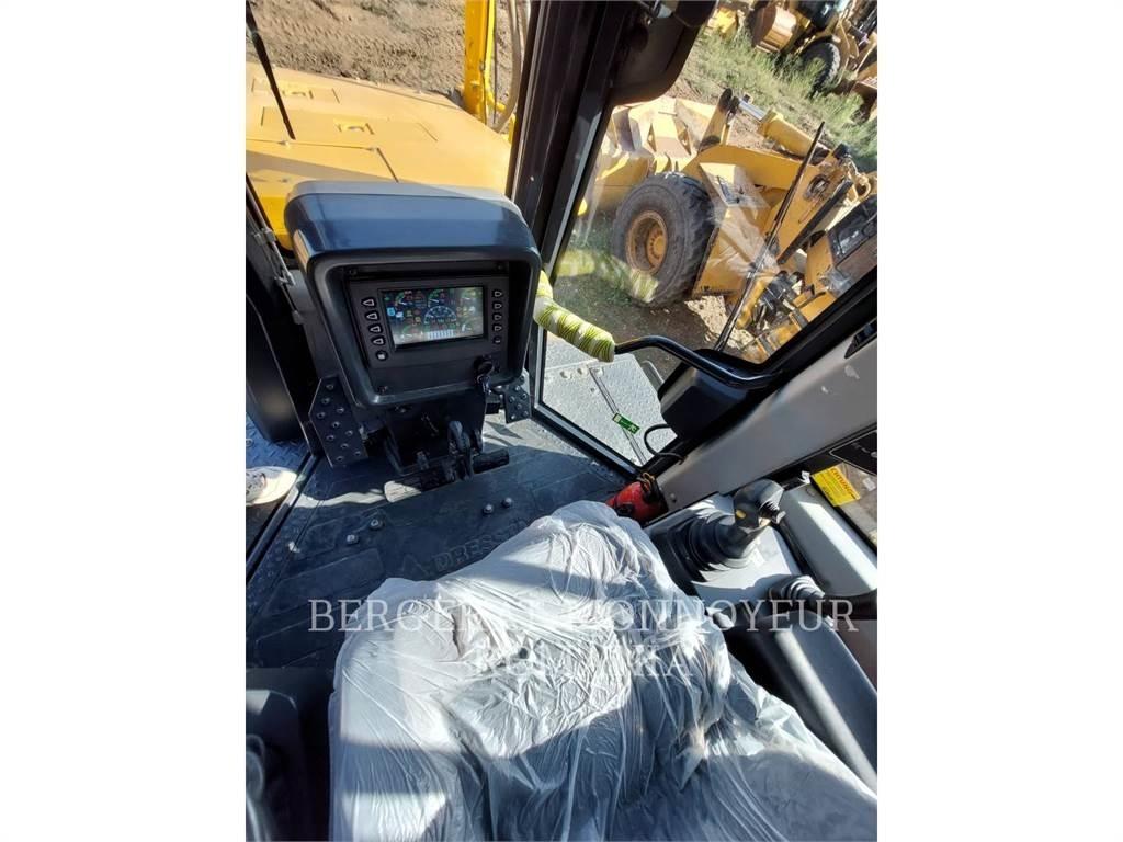 CAT TD-15M Pásové dozéry