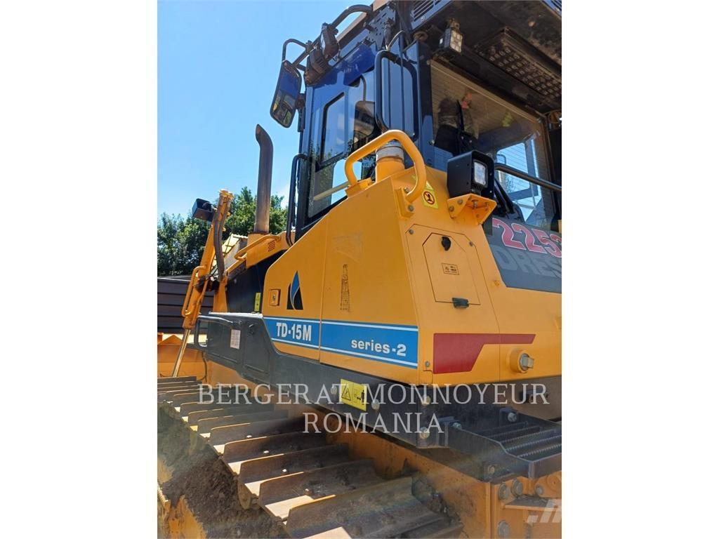 CAT TD-15M Pásové dozéry