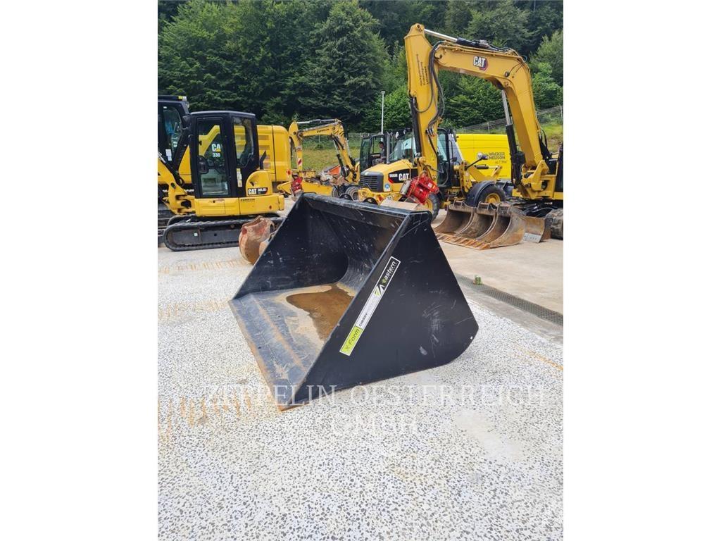 CAT TH 414 Teleskopické manipulátory