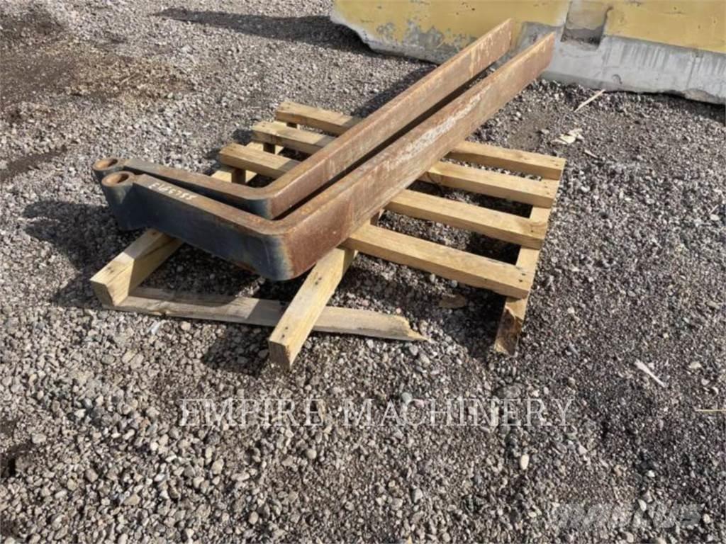 CAT TH-72TINE Vidlica