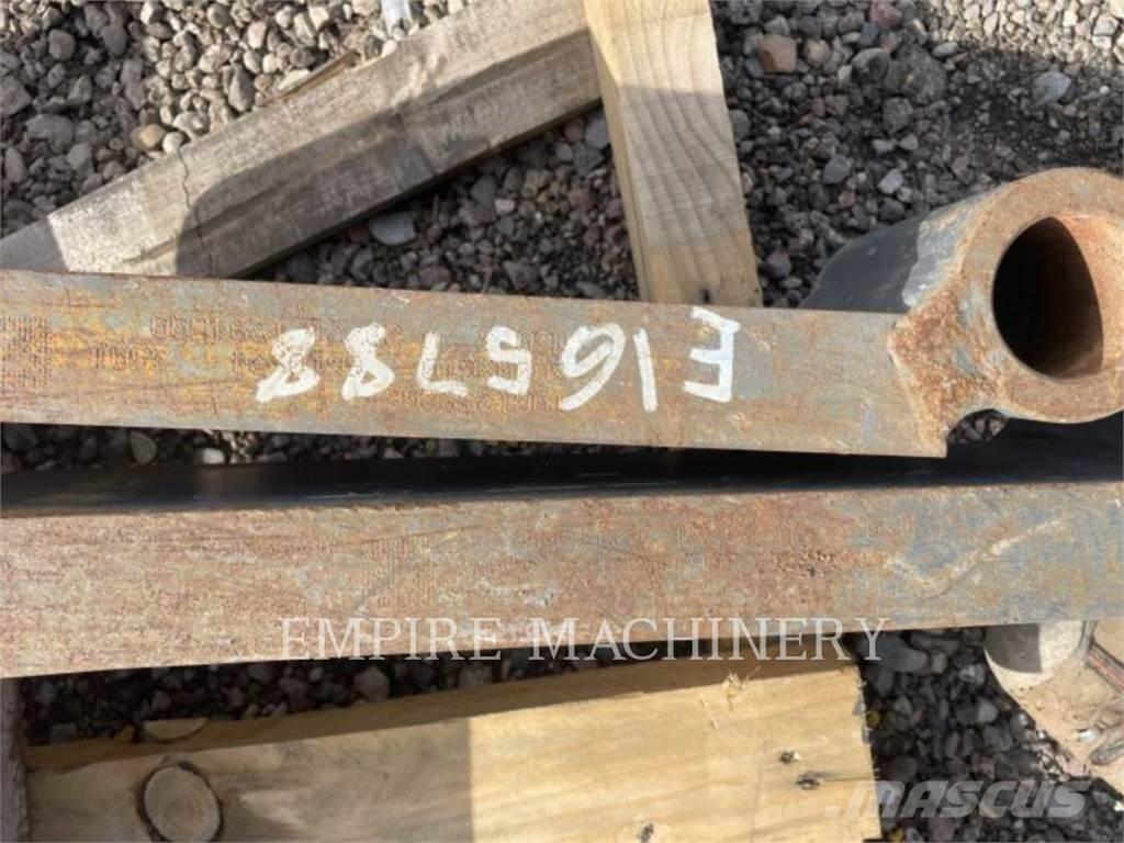 CAT TH-72TINE Vidlica