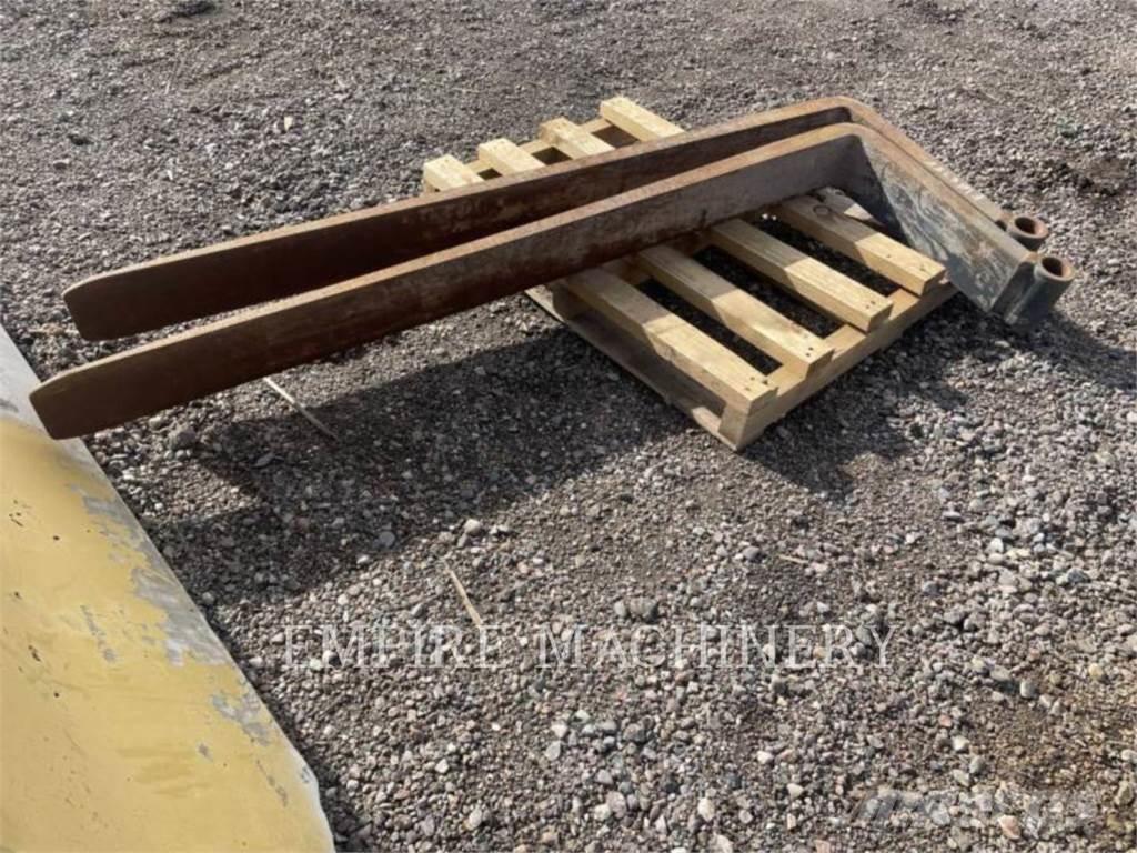 CAT TH-72TINE Vidlica