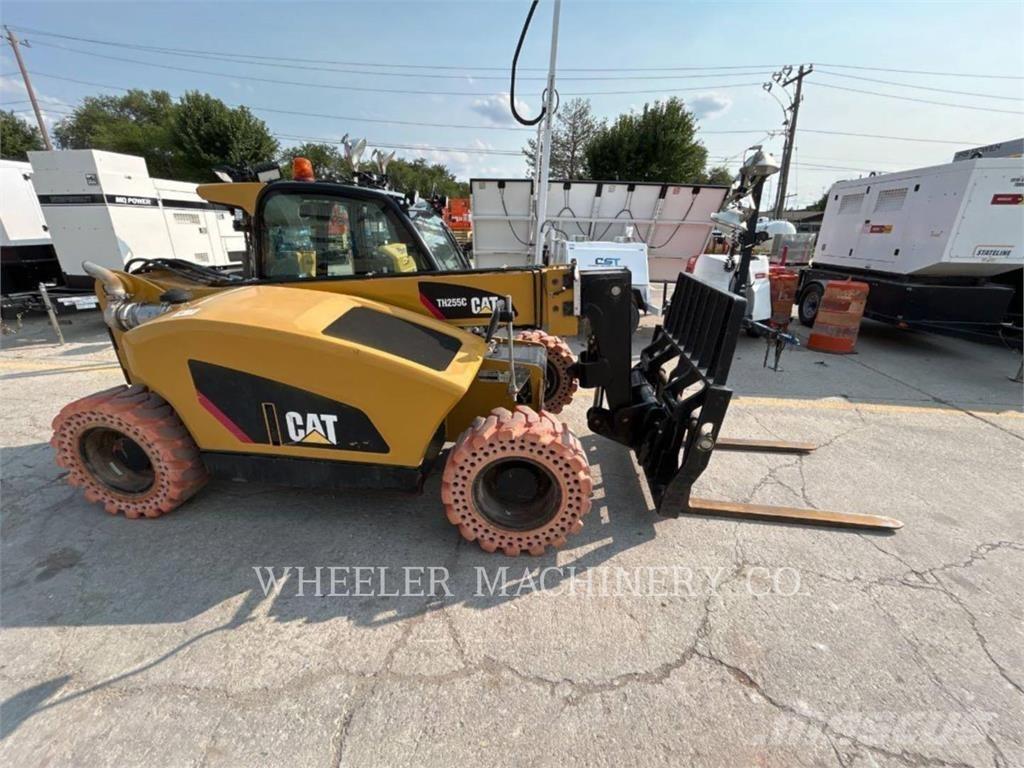 CAT TH255C CB Teleskopické manipulátory