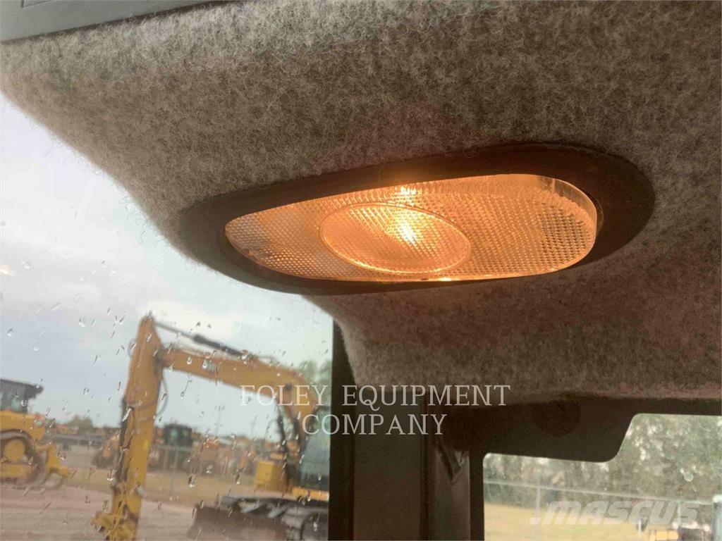 CAT TH255CC Teleskopické manipulátory