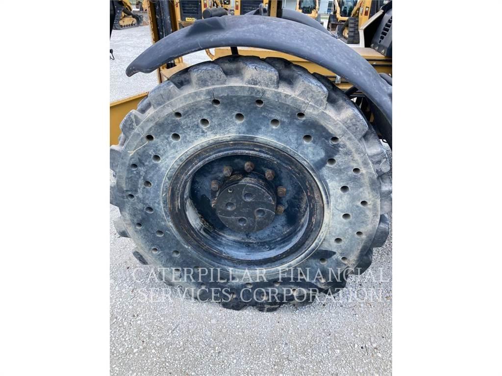 CAT TL1055C Teleskopické manipulátory